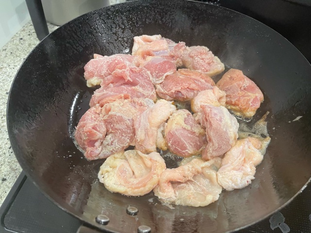 鶏肉を焼いていく