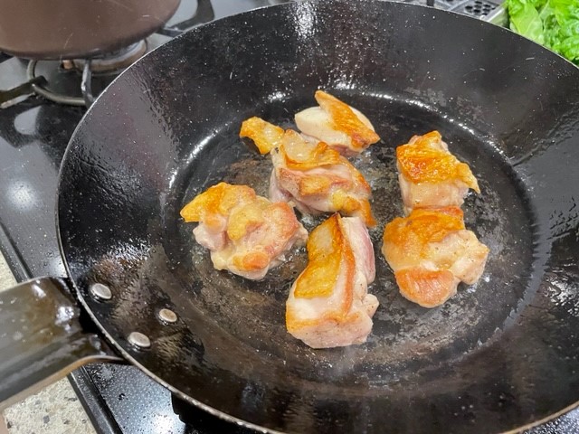 焼き色が付いた鶏肉